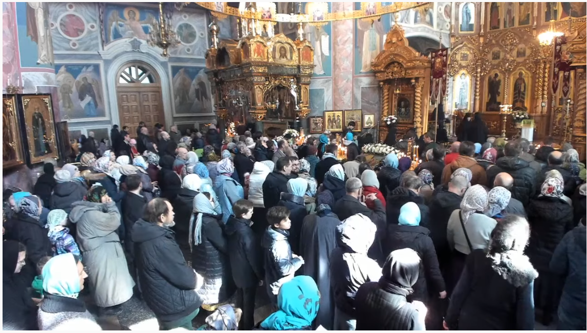 Верующие нижегородцы массово идут в церковь в Вербное воскресенье, несмотря на коронавирус (ВИДЕО)