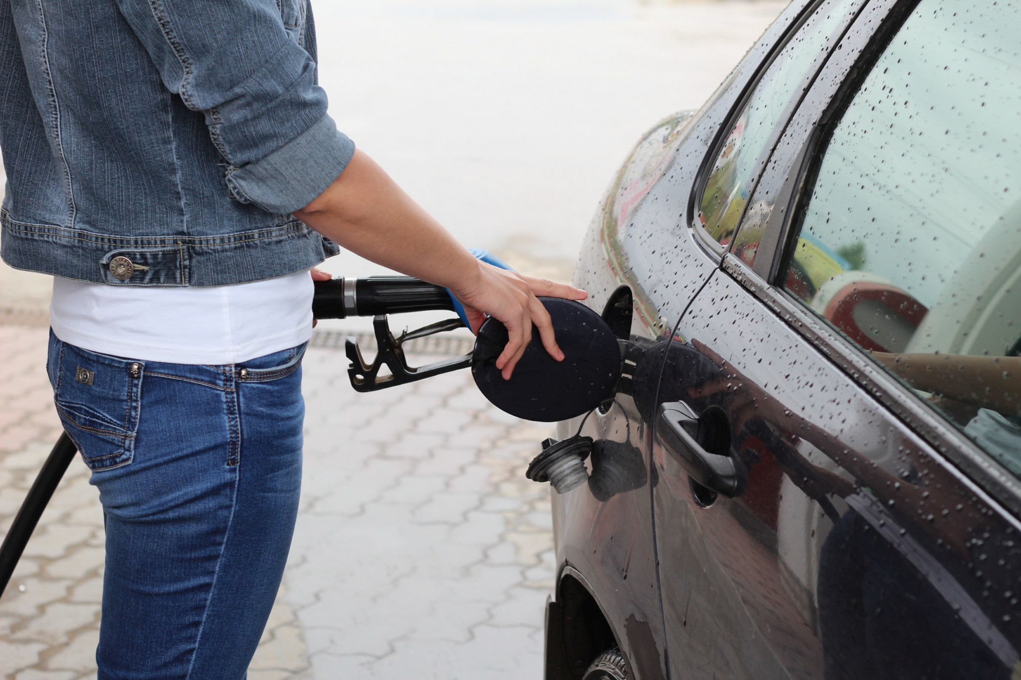 Нижегородцам рассказали, почему цены на бензин не снижаются