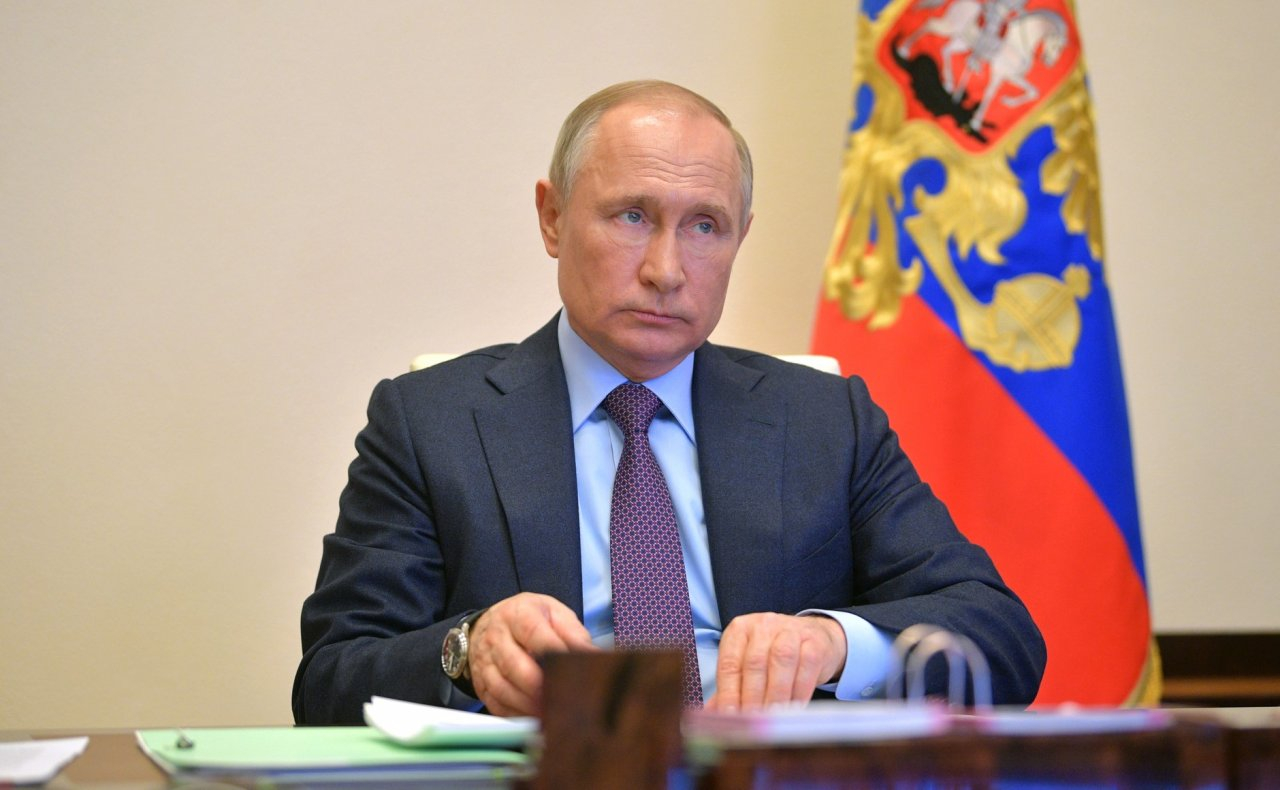 Владимир Путин объявил о новом продлении нерабочих дней