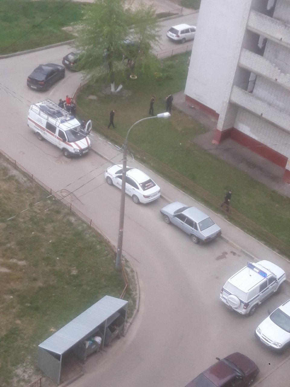 Двое мужчин упали с балкона в Автозаводском районе: один погиб, второй в больнице