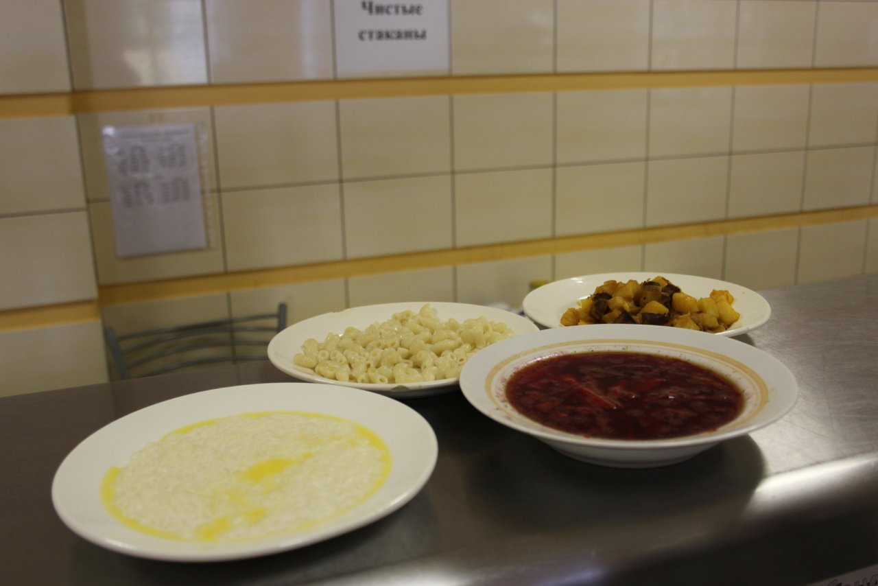 Павловские медики угостили больничной едой нового министра здравоохранения области