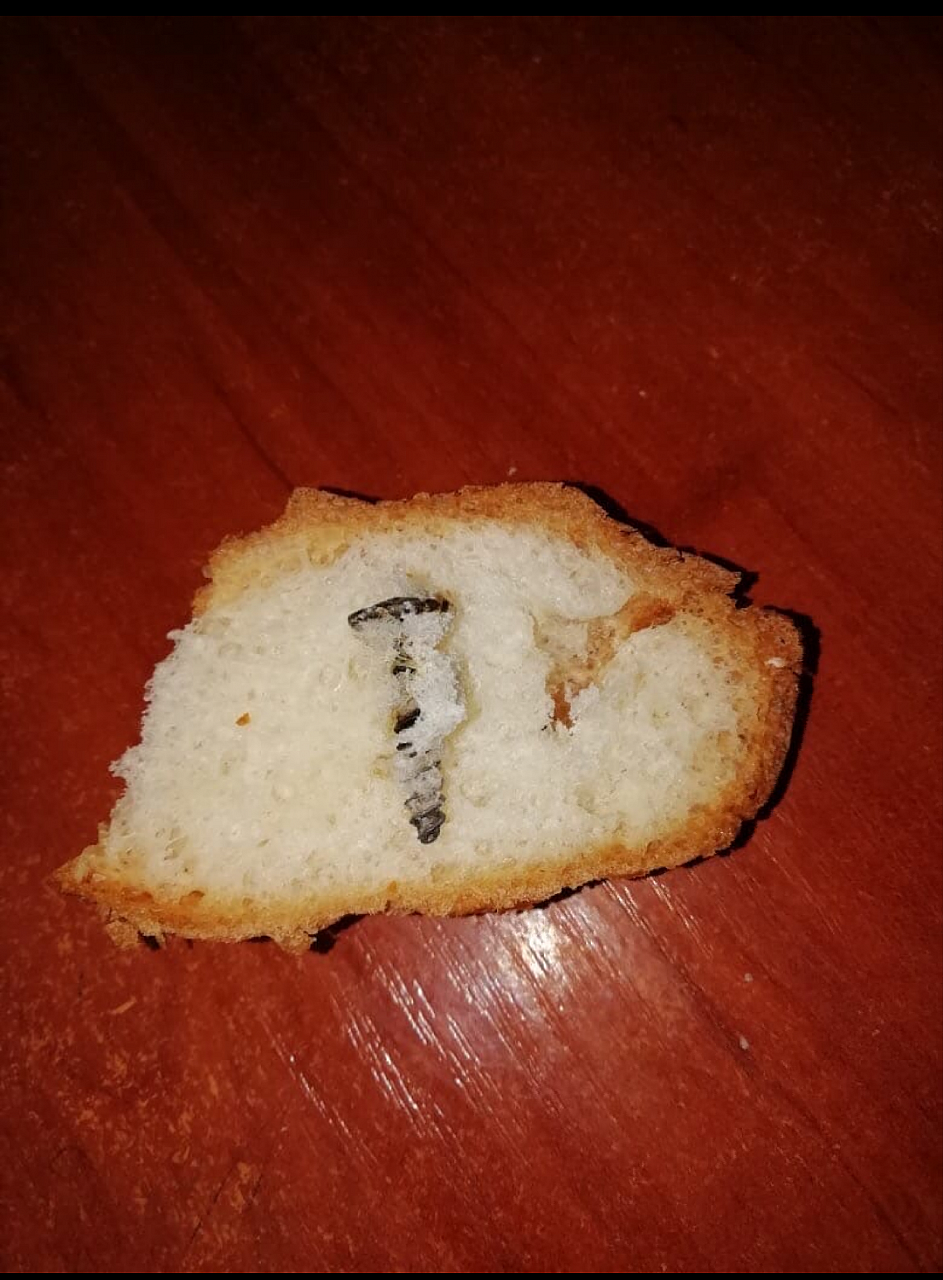 Суровый варнавинский хлеб: нижегородцам в батоне попался саморез