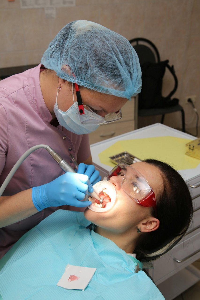 «Стрижка важнее зубов»: нижегородцам объяснили, почему не открывают стоматологии