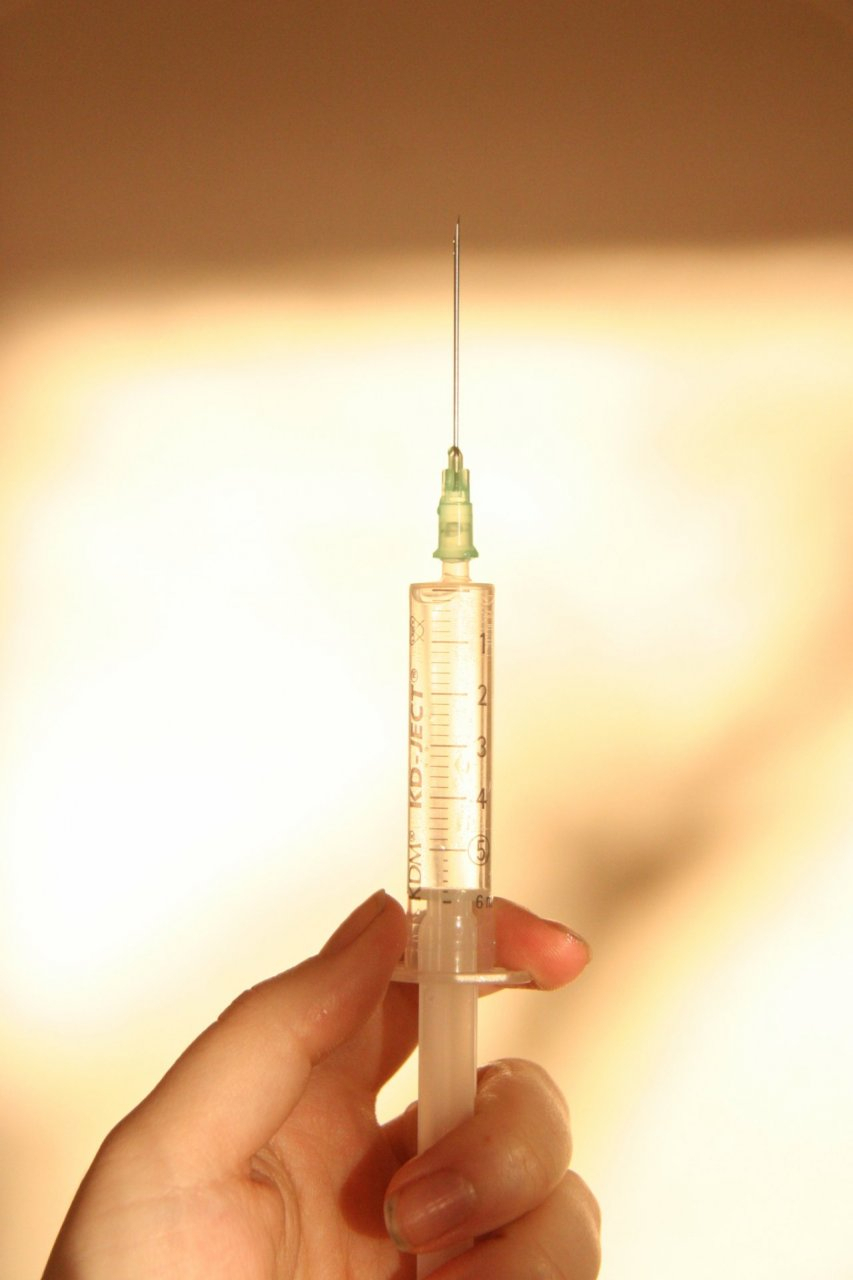 Граждан из групп риска планируют штрафовать за отказ от обязательной вакцинации