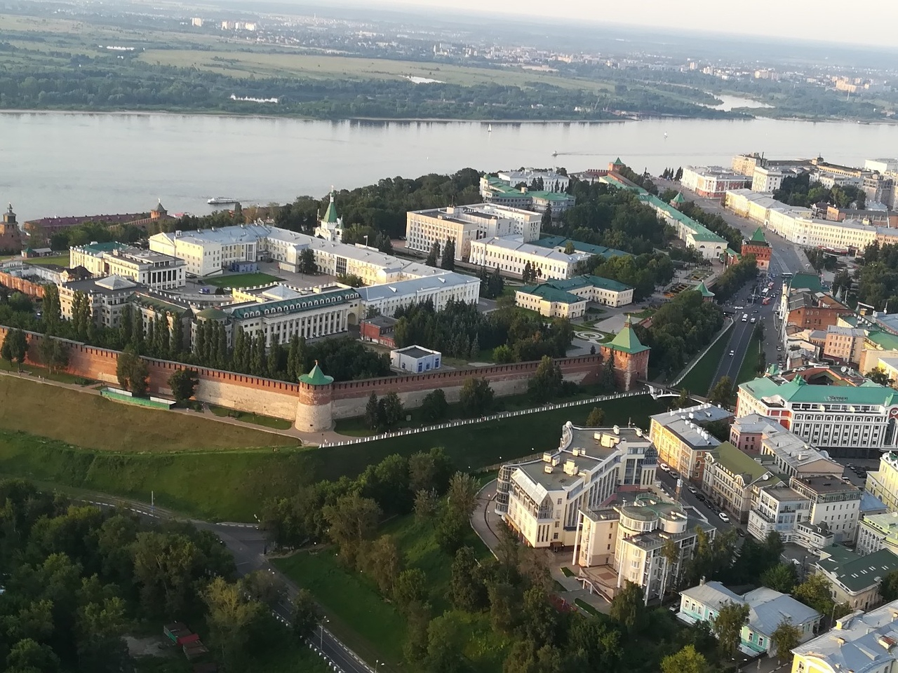 Нижегородские власти начали выезжать из кремля