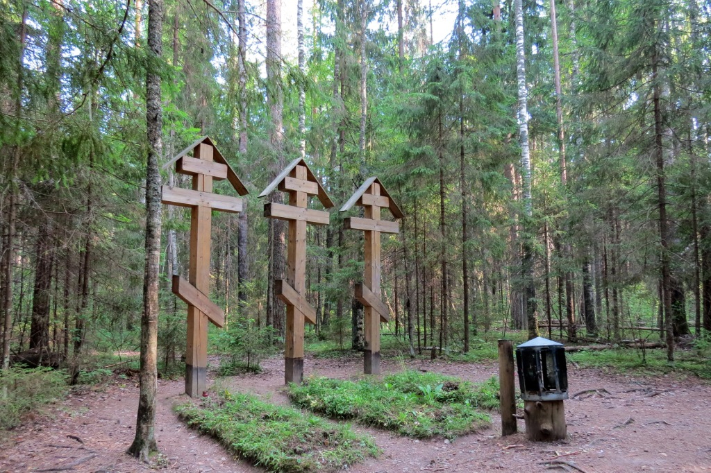Три поклонных креста украли на озере Светлояр в Воскресенском районе