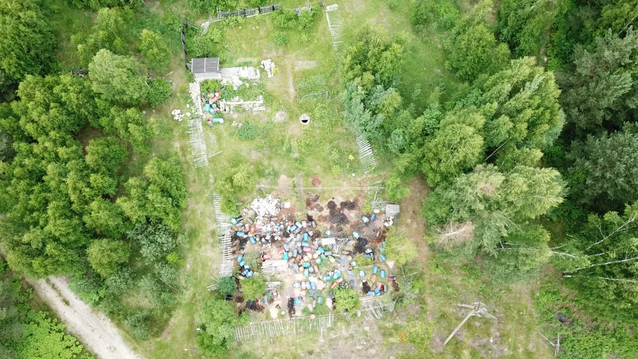 Фото к статье: Свалку с ядовитыми отходами нашли в лесу в Володарском районе