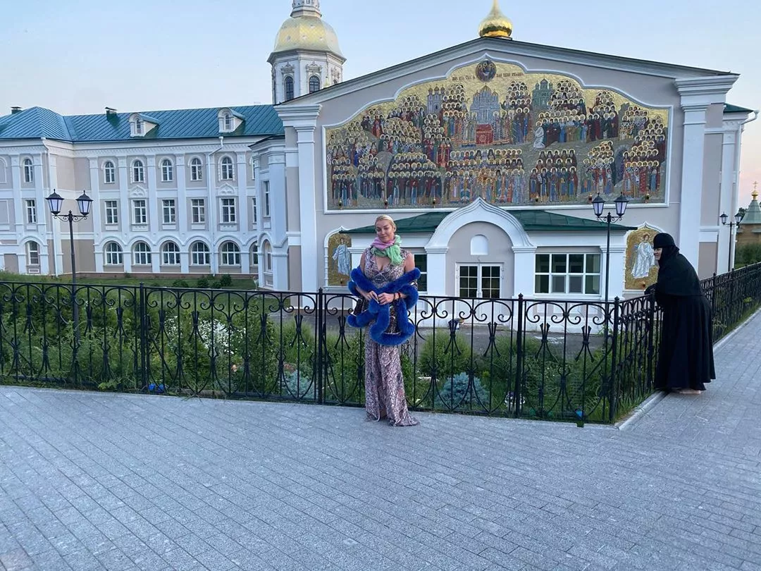 Фото к статье: Волочкова пригрозила информационной войной губернатору Нижегородской области