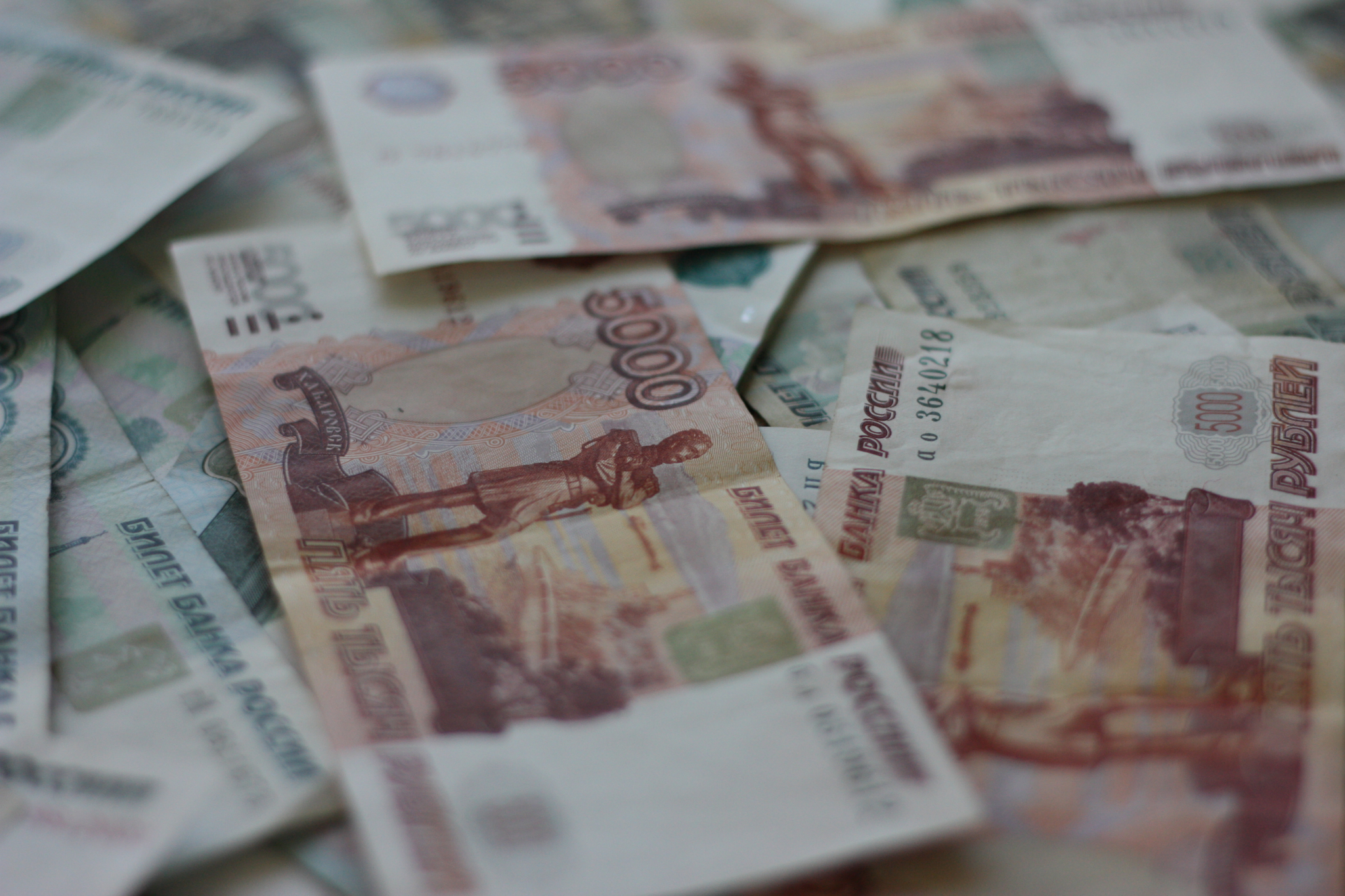 Кому из россиян положена новая выплата от государства в 6 500 рублей