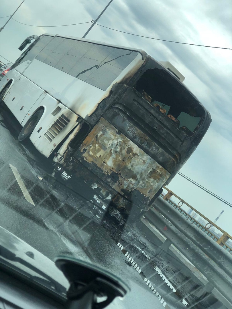 Рейсовый автобус, направлявшийся в Нижний Новгород, загорелся на Борском мосту (ВИДЕО)