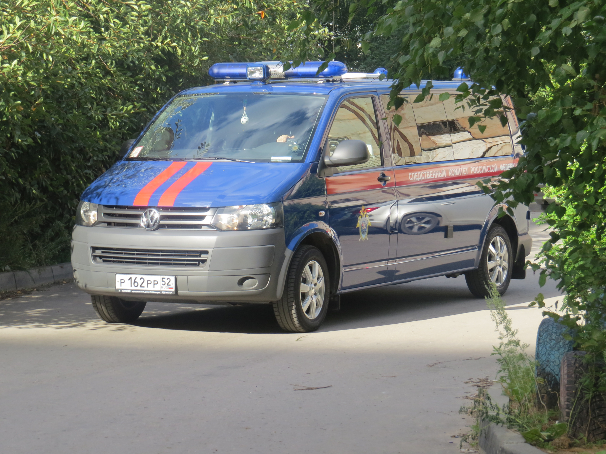 Пьяный правоохранитель разбил лобовой стекло чужого автомобиля на Нижневолжской набережной