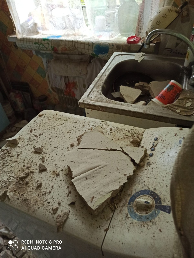 Нижегородские власти помогут пенсионерке, в квартире которой обрушился потолок (ВИДЕО)