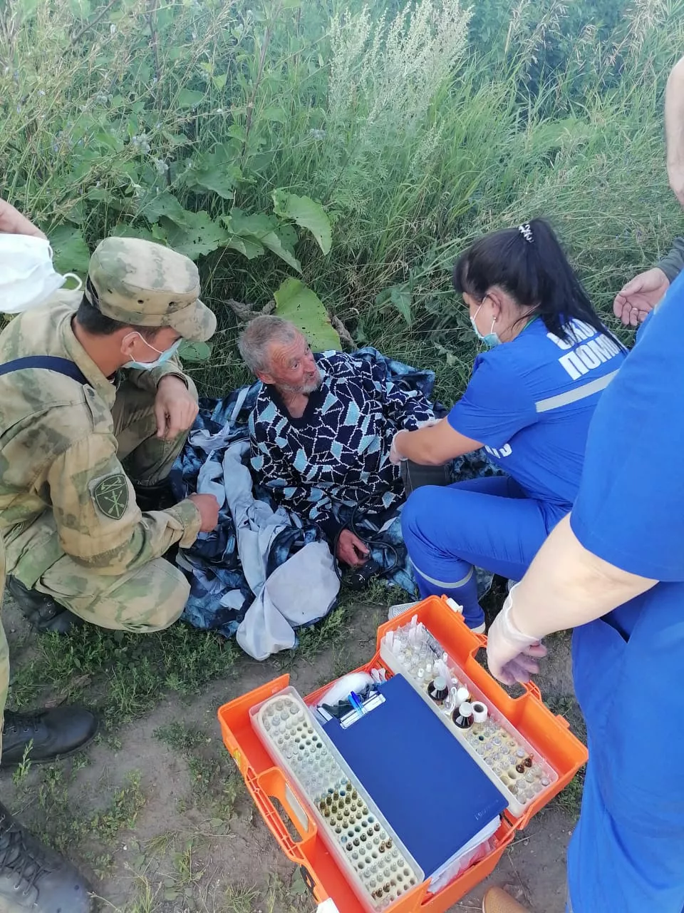 Фото к статье: Пенсионера, шесть дней блуждавшего в лесу в Нижегородской области, нашли