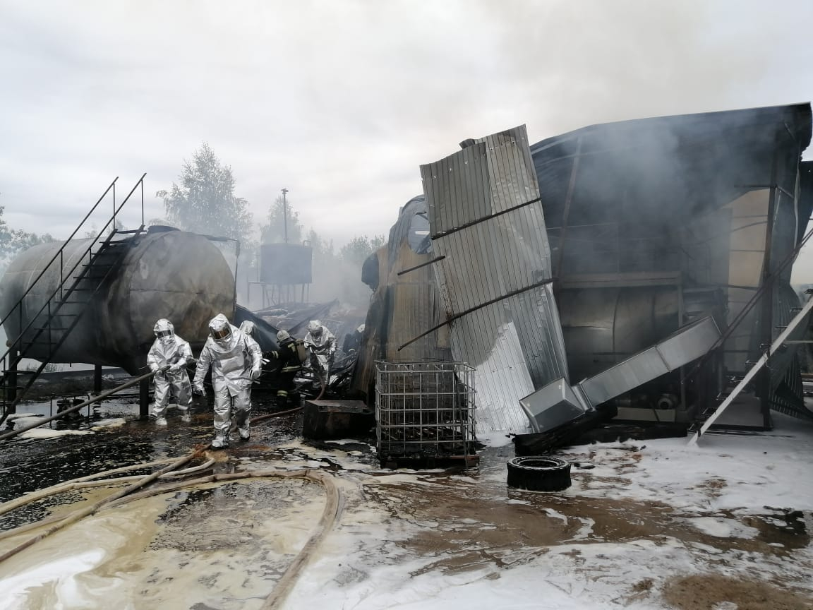Емкости с дизельным топливом загорелись в промзоне Сормовского района (ФОТО, ВИДЕО)