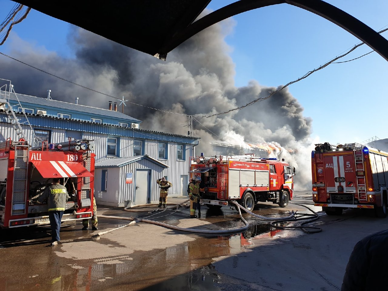 В Нижнем Новгороде загорелся склад лакокрасочных материалов (фото)
