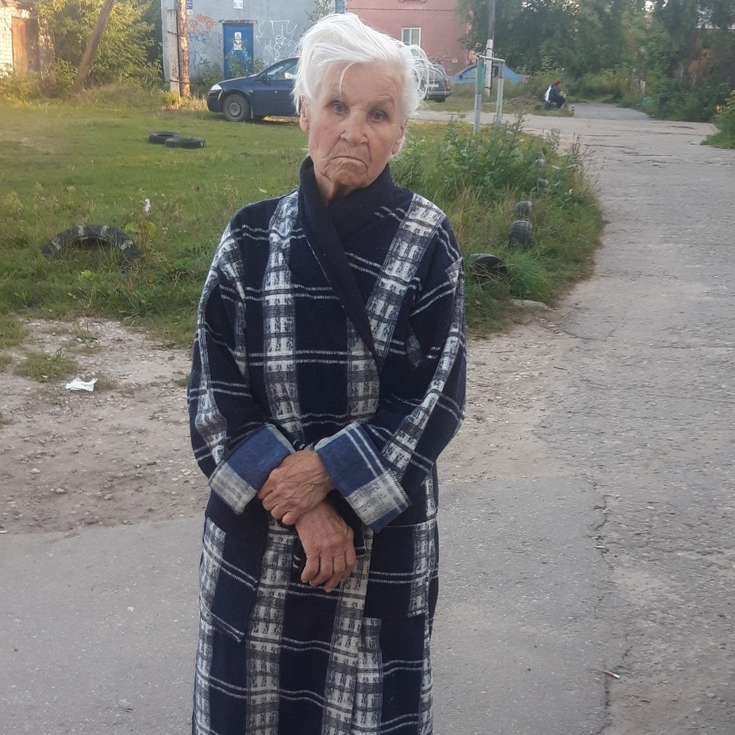 Волонтеры разыскивают близких пожилой женщины, которую нашли в Дзержинске