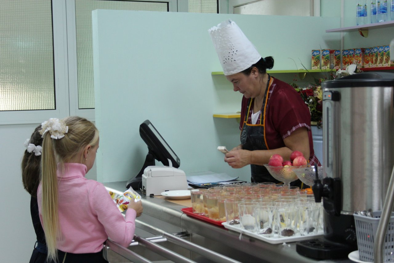 Нижегородская школа потребовала оплату питания для начальных классов