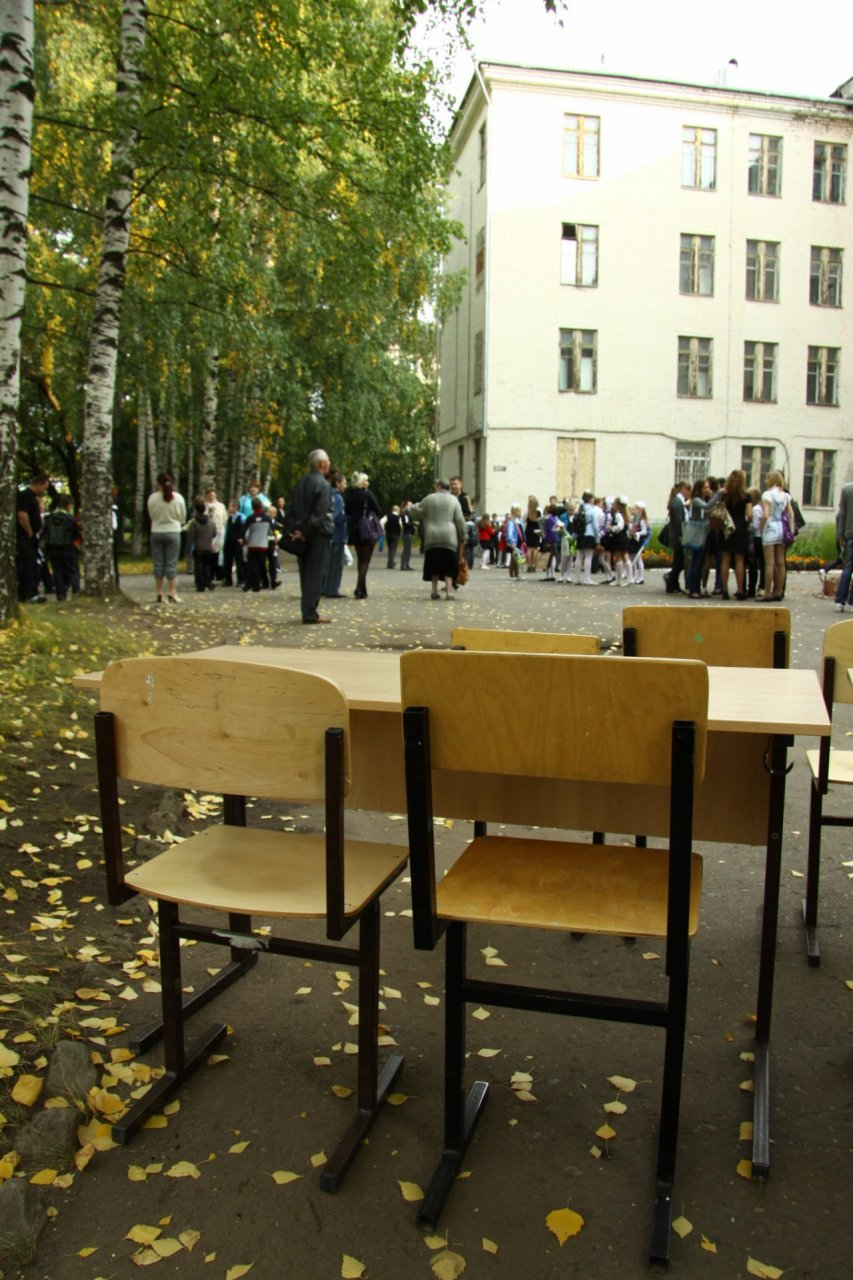 В Минпросвещения сообщили о первых переходах российских школ на удаленку