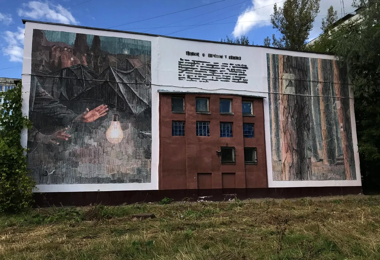 Фото к статье: Огромный очаг разместился на стене жилого дома в Нижнем Новгороде (ФОТО)