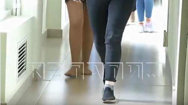 Нижегородские следователи СК проверяют колледж, где студенты ходят босиком