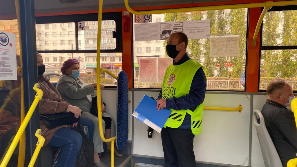 Водитель вправе остановить автобус, пока пассажир не наденет маску