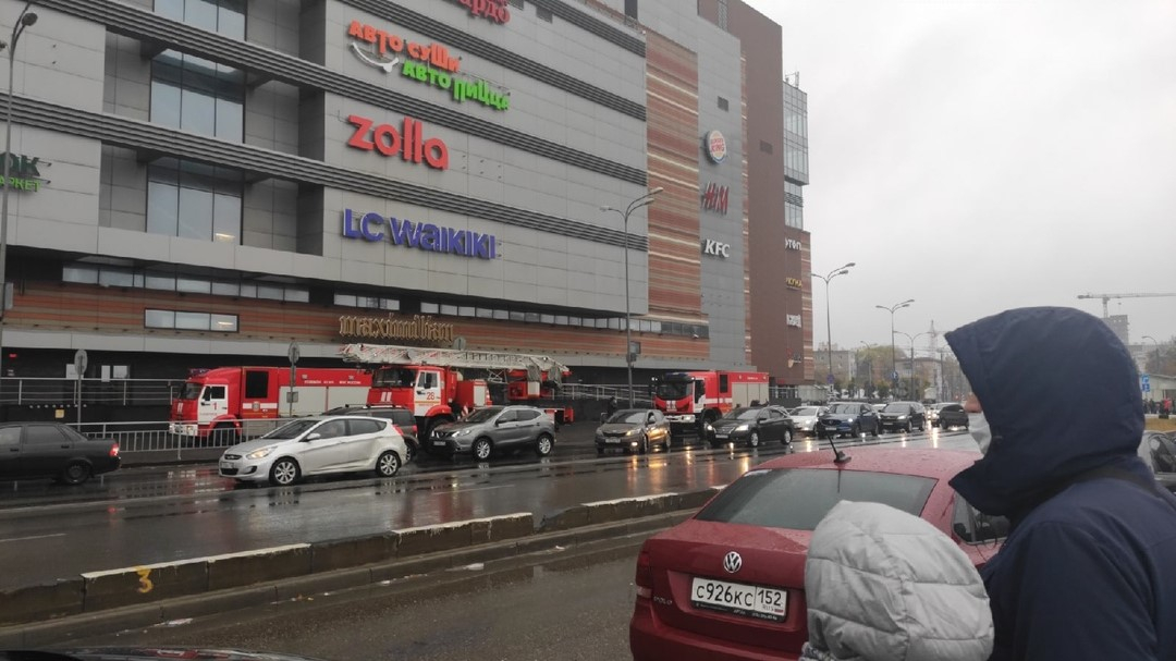 Людей срочно эвакуировали из торгового центра «Небо» в Нижнем Новгороде (видео)