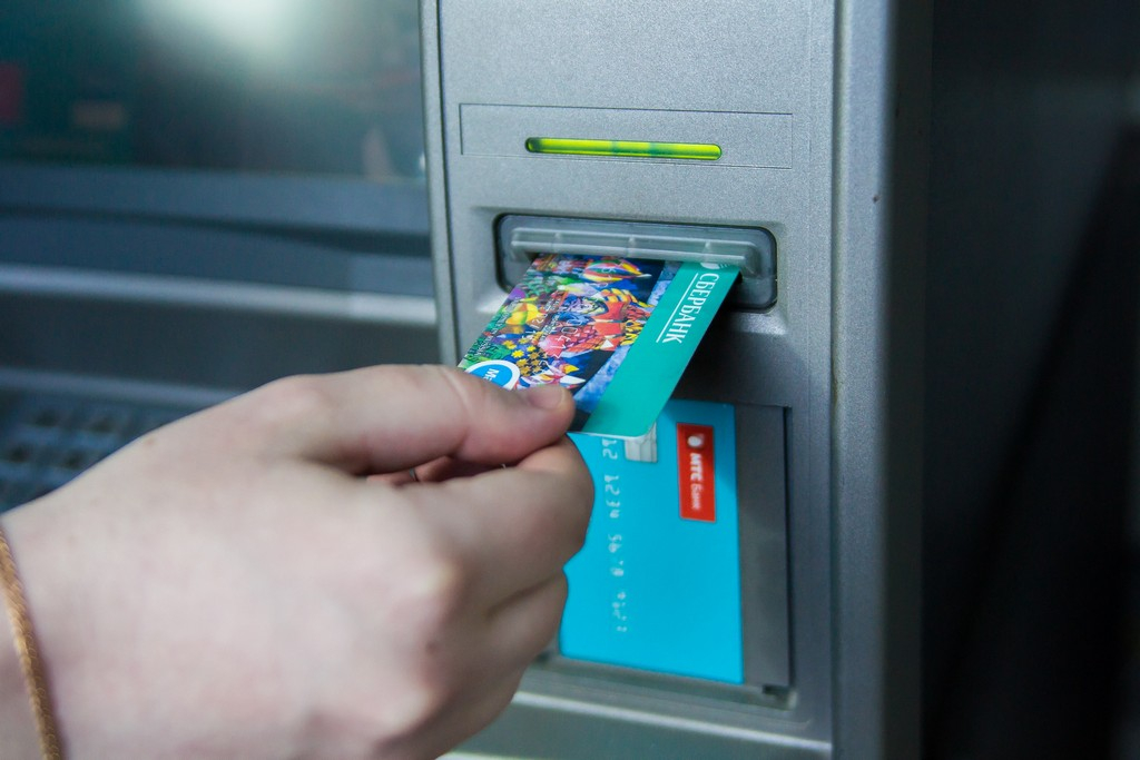 Мошенники придумали необычный способ кражи денег с банковских карт россиян