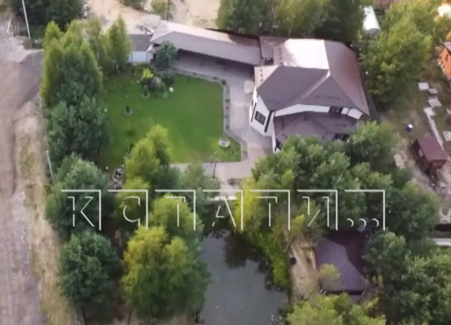 Фото к статье: Миллионеры в погонах. Сотрудники полиции отстраивают себе шикарные дворцы в Кулебаках