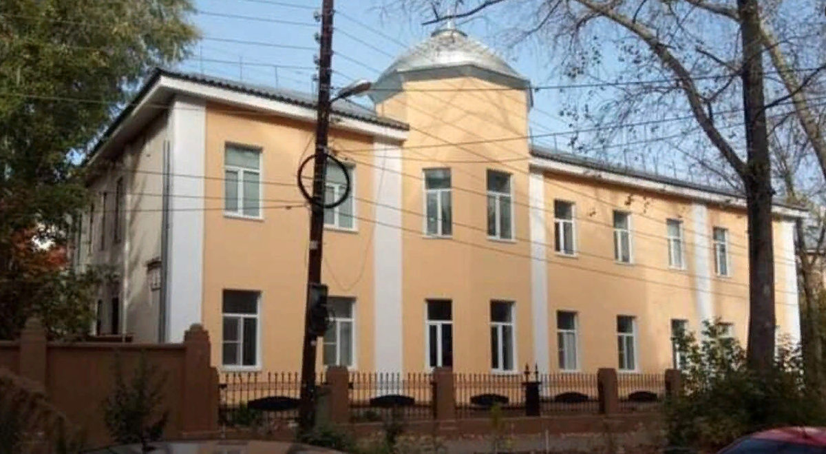 На Усадьбе Ненюковых в Нижнем Новгороде сбили лепнину при ремонте