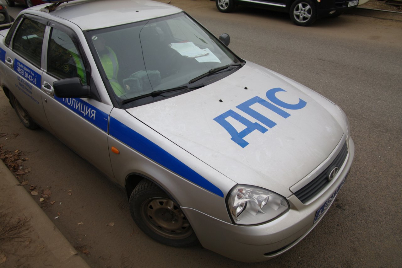 Пьяный водитель на иномарке снес отбойник и врезался в большегруз в Дзержинске