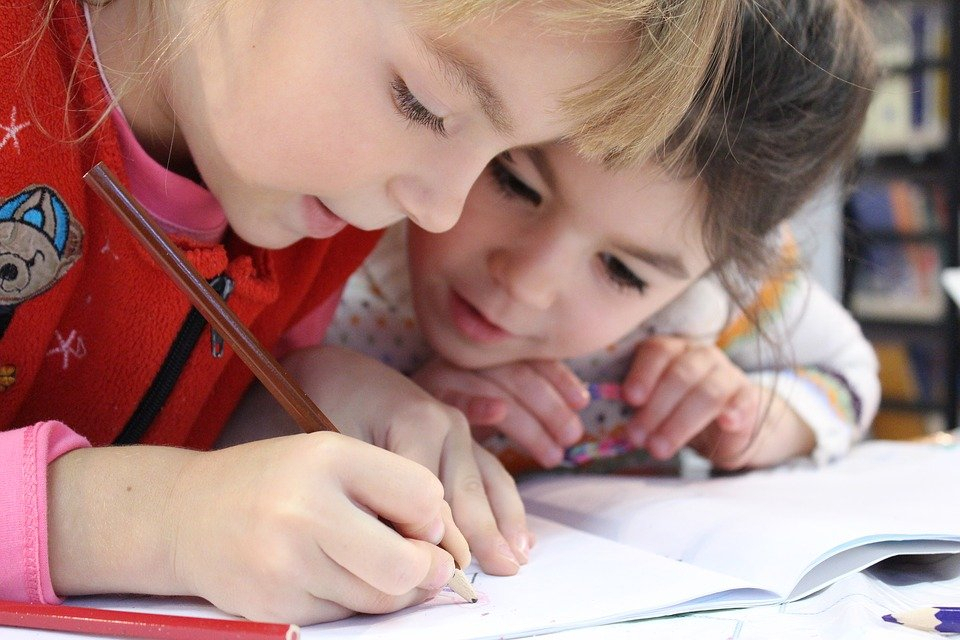 Нижегородские дети могут получить планшеты для рисования за новогодние картины