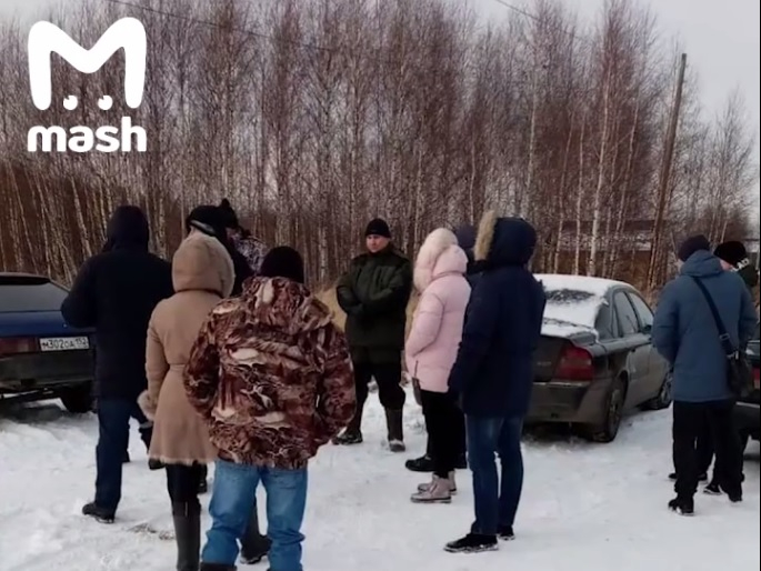 Жители Чкаловска перекрыли трассу машинами и живой цепью, протестуя против 4G