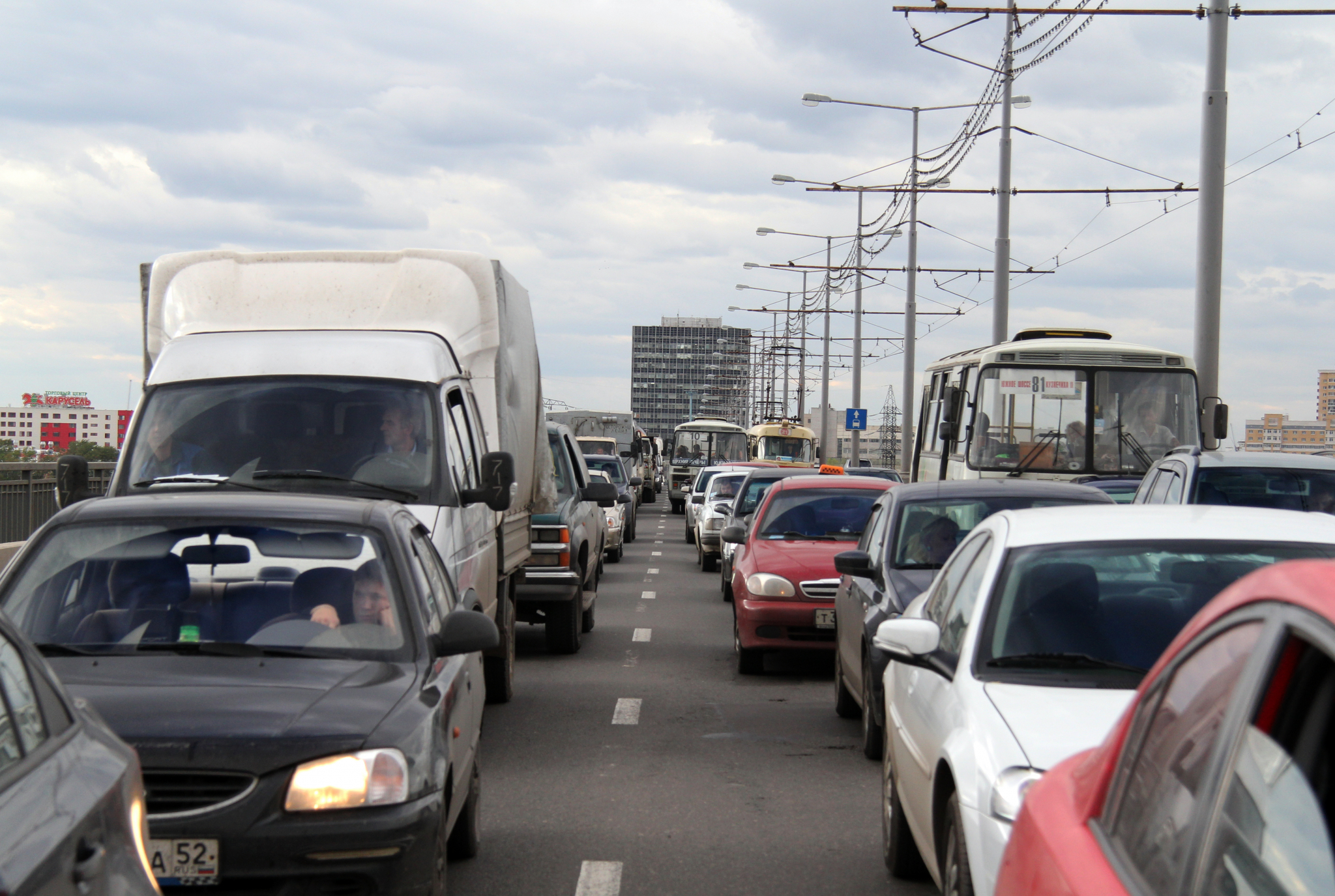 Восьмибалльные пробки сковали нижегородские дороги вечером 11 декабря