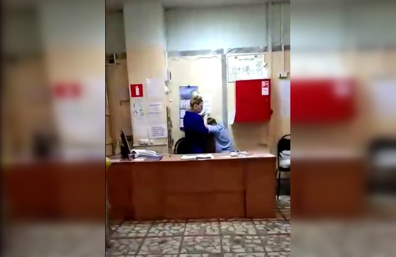 Вахтер школы №101 в Нижнем Новгороде уволилась после скандального видео