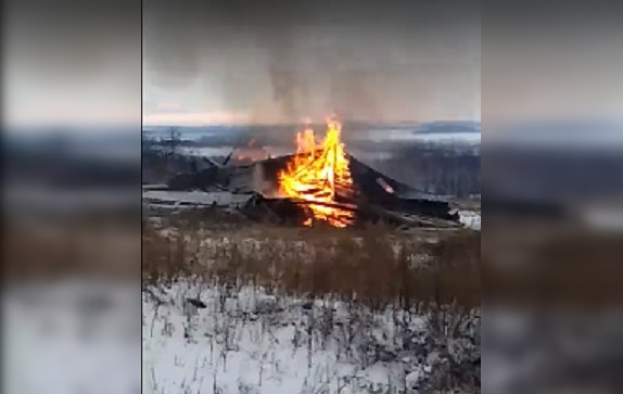 В Лысковском районе разрушили и сожгли древний храм без гвоздей