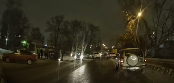 Массовое ДТП сковало движение по Комсомольской площади (ВИДЕО)