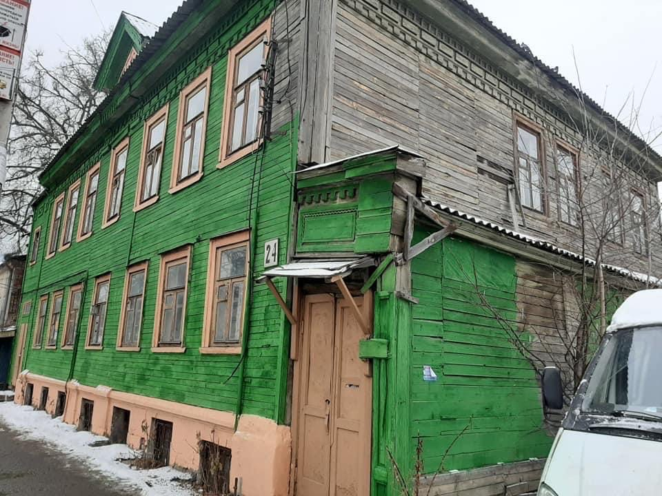 Нижегородские коммунальщики отремонтировали уже расселенный дом (ФОТО)