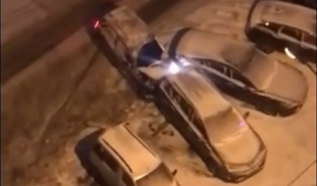 Автоледи в Ленинском районе протаранила четыре припаркованные машины (Видео)