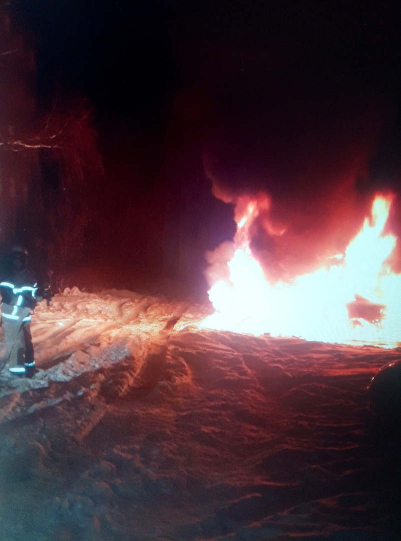 Неизвестные сожгли легковой автомобиль в Дзержинске (ФОТО)