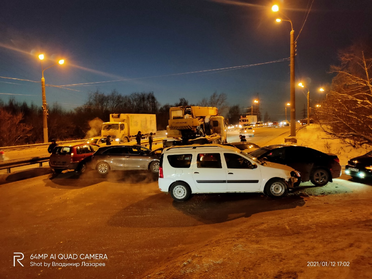 Огромная пробка образовалась на Комсомльском шоссе из массовой аварии (ФОТО)
