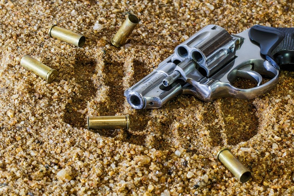 Пьяный нижегородец открыл стрельбу по полицейским из пистолета
