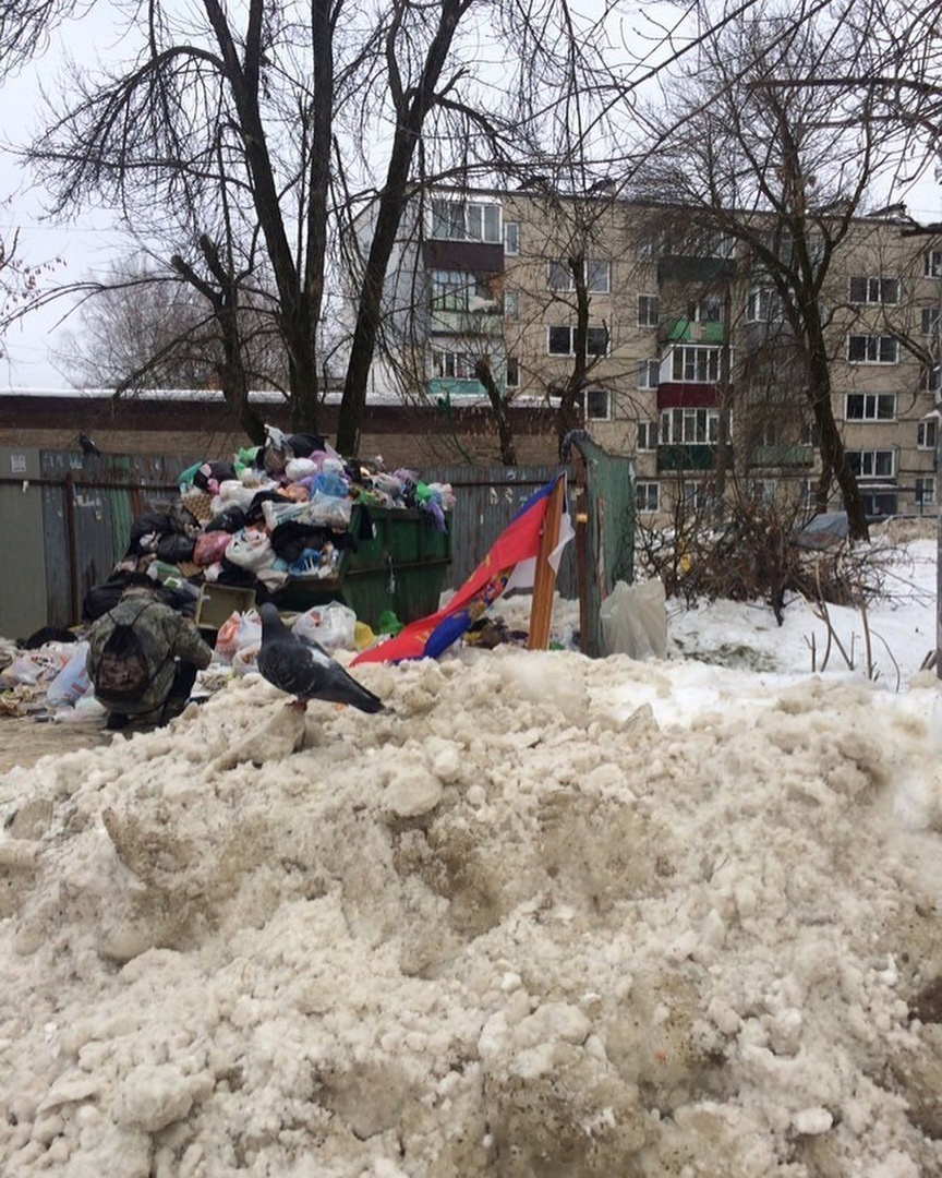 Выбросить диван на помойку