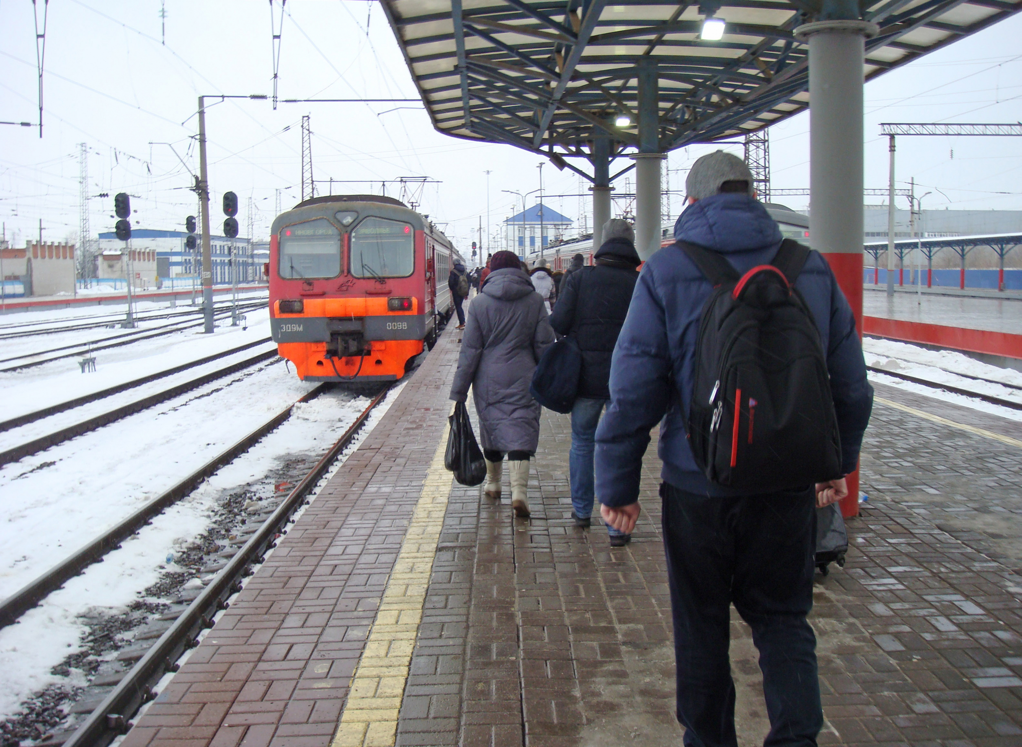 Пригородный поезд сбил мужчину в Нижегородской области