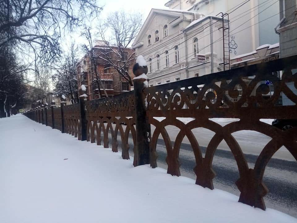 Ржавую ограду сквера на Звездинке в Нижнем Новгороде восстановят весной