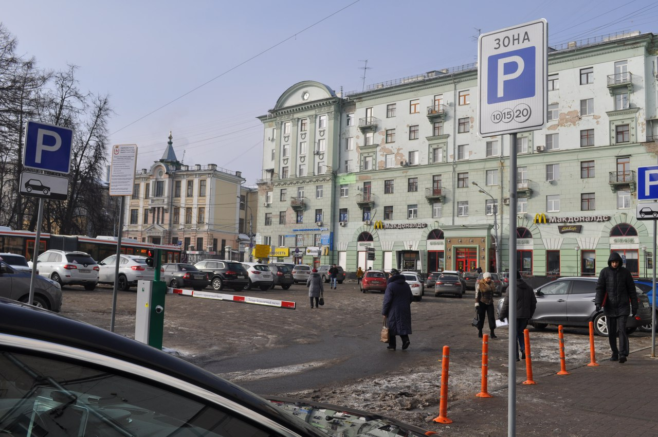 Парковку автомобилей запретили на 12 улицах в центре Нижнего Новгорода до 17 февраля