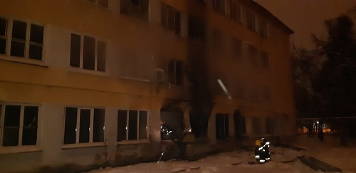 30 человек спасено в ночном пожаре на проспекте Ильича