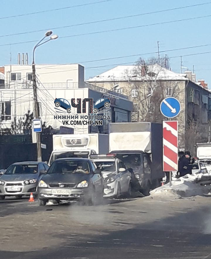 Сотрудники ДПС попали в тройное ДТП в Нижнем Новгороде (ВИДЕО)