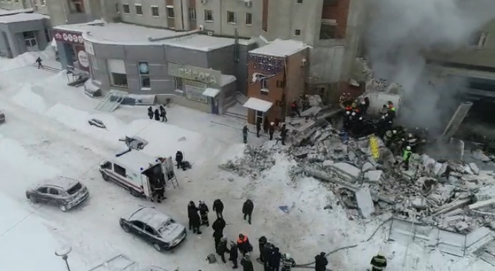 Женщину достали из-под завалов после взрыва в Нижнем Новгороде