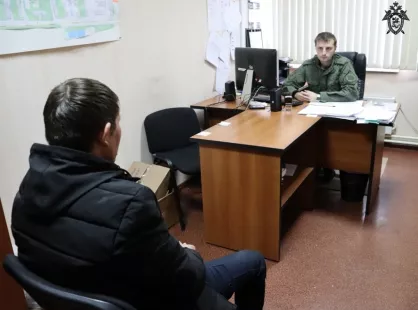Фото к статье: Подозреваемого в убийстве четырех человек доставили к следователю нижегородского СК