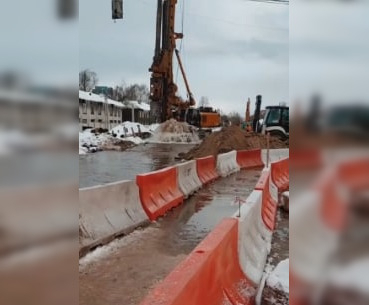 Рабочие повредили трубопровод при строительстве новой развязки на Циолковского